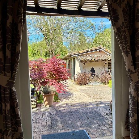 Saint-Seurin-de-PratsDomaine Des Monges住宿加早餐旅馆 外观 照片