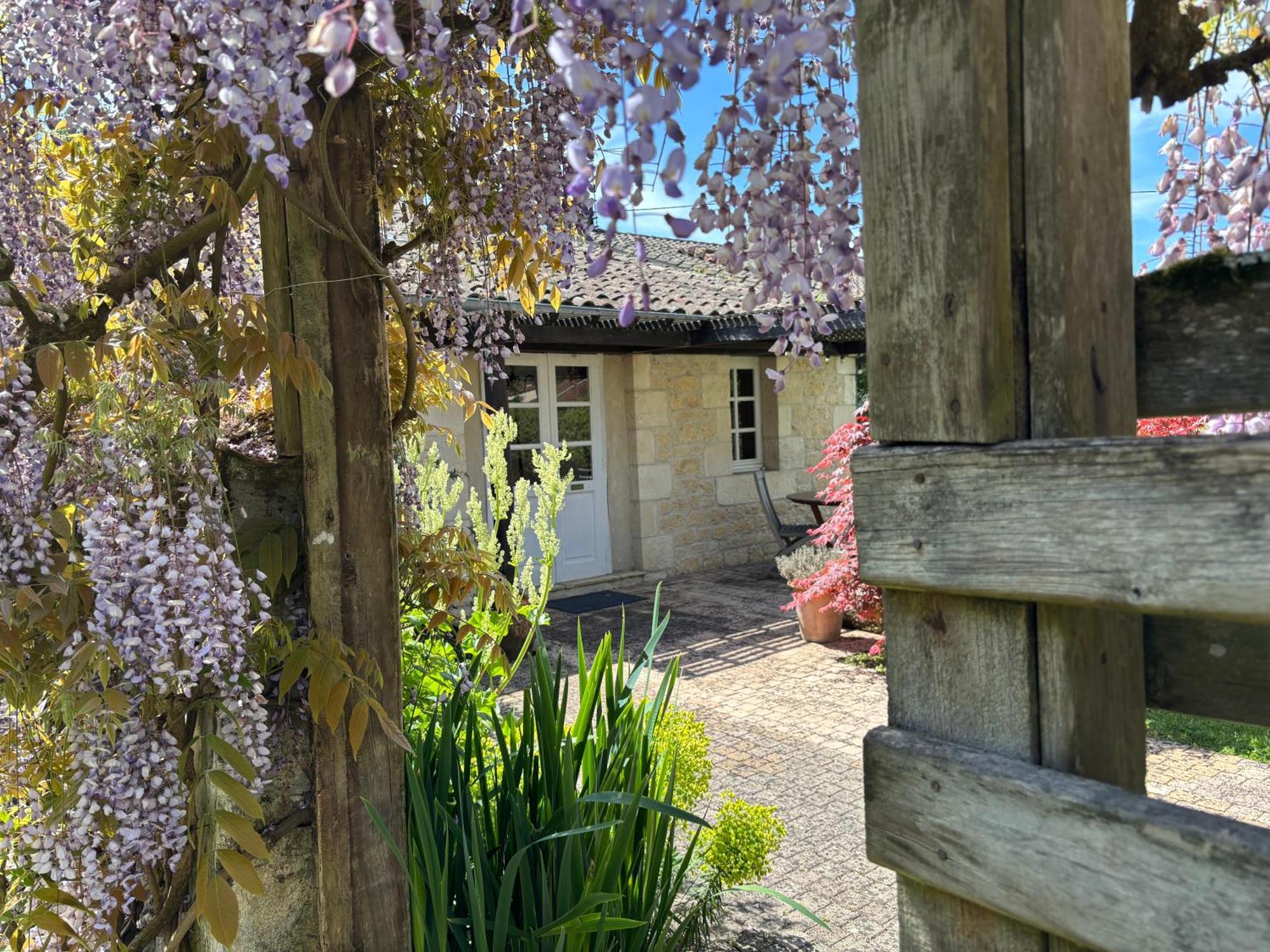 Saint-Seurin-de-PratsDomaine Des Monges住宿加早餐旅馆 外观 照片