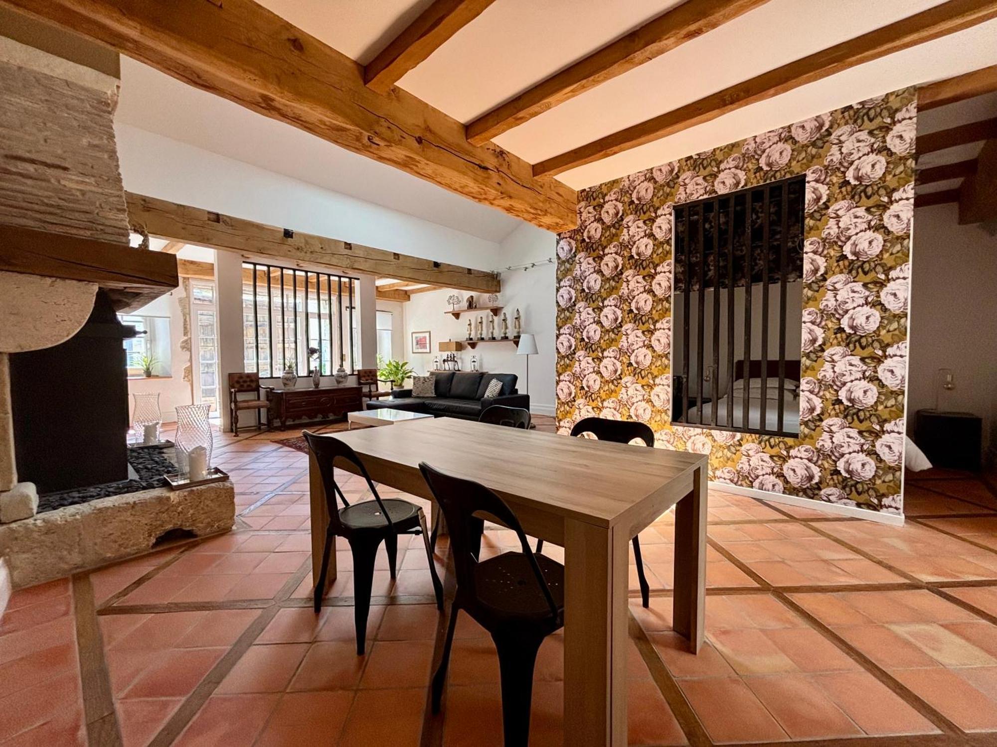 Saint-Seurin-de-PratsDomaine Des Monges住宿加早餐旅馆 外观 照片