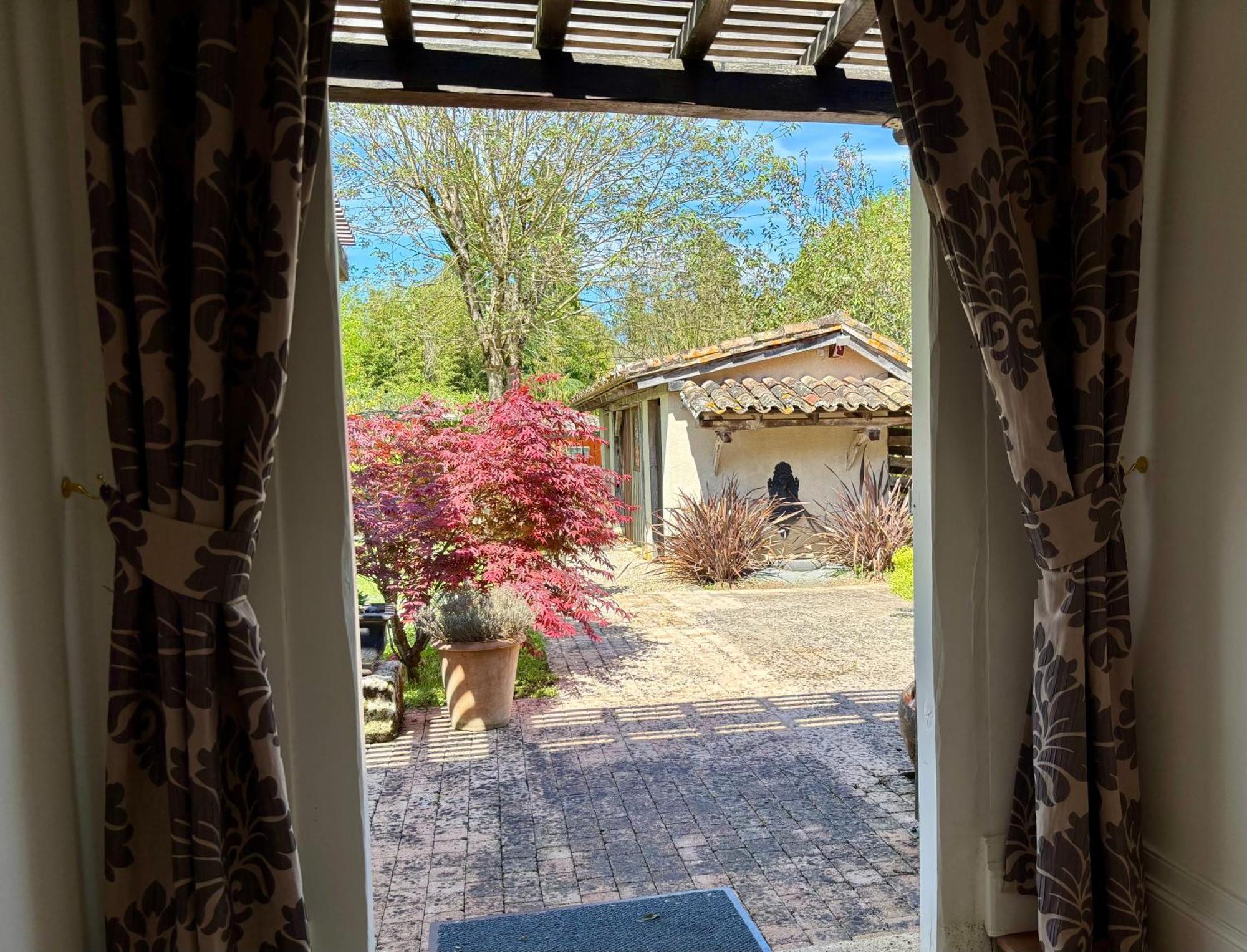 Saint-Seurin-de-PratsDomaine Des Monges住宿加早餐旅馆 外观 照片